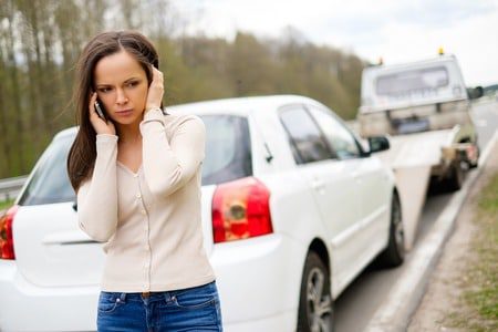 Verkehrsunfall mit Folgen. Das unerlaubte Entfernen vom Unfallort ohne sich um den Schaden zu kümmern ist kein Kavaliersdelikt. Wie verhalten Sie sich als Geschädigter richtig und was sollten Sie veranlassen?