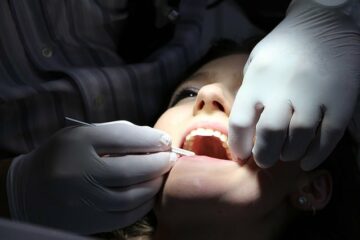 Verkehrsunfall – Kosten eines Zahnimplantats als vermehrte Bedürfnisse