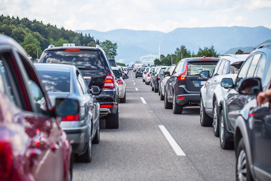 Haftungsverteilung bei Kollision im Zusammenhang mit dem Überholen einer Fahrzeugkolonne