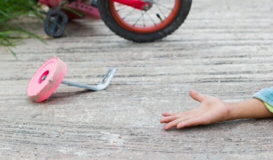 Verkehrsunfall: Überfahren eines Kleinkindes beim Rückwärtsfahren
