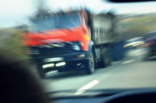 Verkehrsunfall: Schmerzensgeldanspruch bei offener Bursaverletzung und dauerhafter 10% Minderung der Erwerbstätigkeit