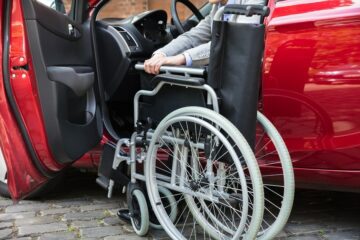 Verkehrsunfall: Beschädigung eines Rollstuhltransportfahrzeugs – Schadensersatz