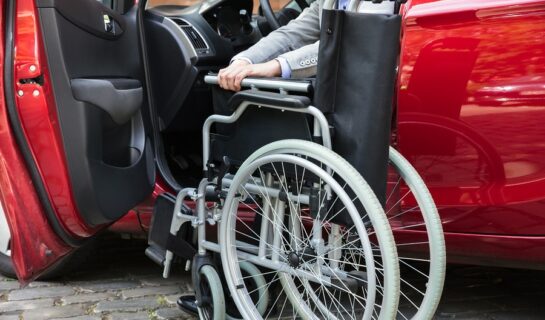 Verkehrsunfall: Beschädigung eines Rollstuhltransportfahrzeugs – Schadensersatz