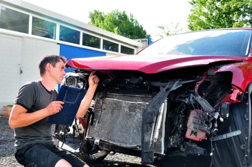 Verkehrsunfall - Verweis auf eine günstigere markenungebundene Referenzwerkstatt - Unzumutbarkeit