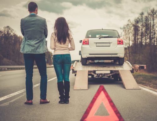 Verkehrsunfall - Angemessenheit von Abschlepp- und Mietwagenkosten