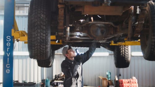 Verkehrsunfall - Reparatur mit Gebrauchteilen