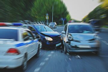 Verkehrsunfall – Haftungsverteilung bei Zusammenstoß im Zusammenhang mit Spurwechsel