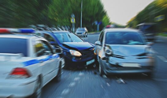 Verkehrsunfall – Haftungsverteilung bei Zusammenstoß im Zusammenhang mit Spurwechsel
