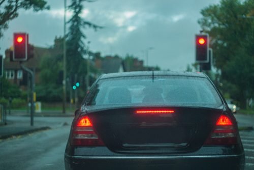 Verkehrsunfall – Pflicht zur Geschwindigkeitsreduzierung bei Annäherung an Kreuzung