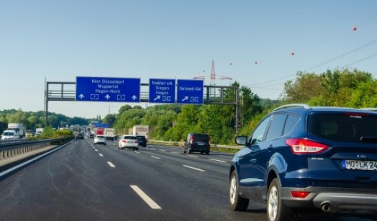 Verkehrsunfall – Geltung des Reißverschlussverfahrens beim Einfahren auf die Autobahn