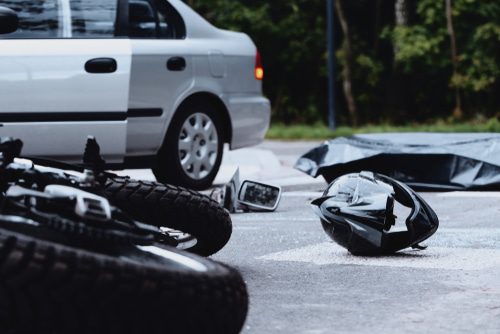 Verkehrsunfall - Vorfahrtsverletzung durch Linksabbieger - Schmerzensgeld Motorradfahrer