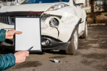 Verkehrsunfall – Erstattungsfähigkeit der Sachverständigengebühren und Nebenkosten