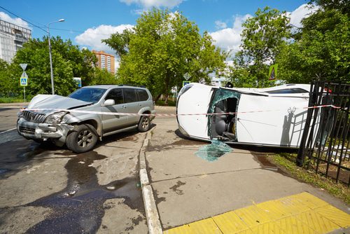 Verkehrsunfall - Sorgfaltspflichten eines Linksabbiegers in ein Grundstück
