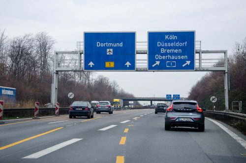 Verkehrsunfall - Verspätete Reaktion auf unangekündigten Spurwechsel auf der Bundesautobahn