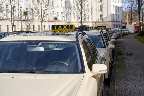 Verkehrsunfall - Verweis des Geschädigten auf eine Reparatur eines Taxis in einer freien Werkstatt