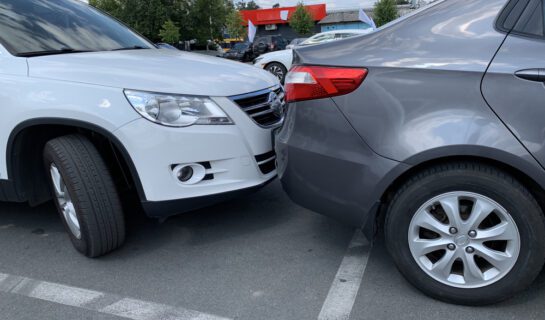 Verkehrsunfall – Kollision auf privaten Parkplatz