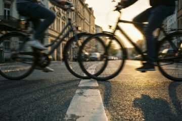 Haftung bei Radfahrer-Kollision wegen Seitenabstand: 50/50